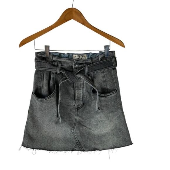 We the Free East Of Eden Black Wash Paper Bag Waist Mini Skirt Sz 27 - Picture 2 of 9